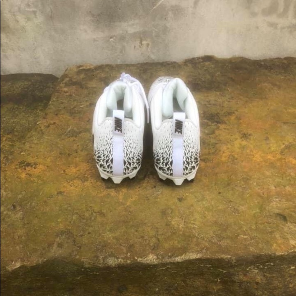 Cleats - Picture 4 of 7